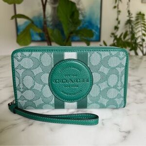 NWT Coach Dempsey Large Phone Wallet Signature Jacquard Coach Patch C9073 Green
